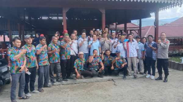 Kapolres Palas AKBP Dodik Yuliyanto, SIK, dan Bupati Palas Putra Mahkota Alam Hasibuan, SE, saat menghadiri dialog tersebut. (And)