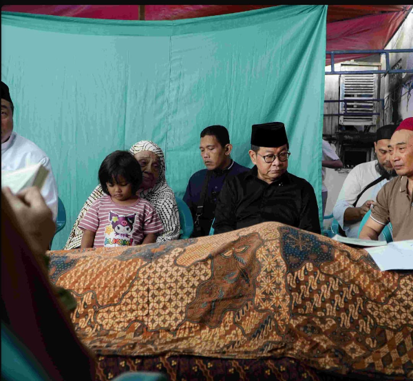 Gubernur DKI Jakarta Pramono Anung, Saat melayat ke Korban unjuk Rasa, Jum'at 29/8/2025.