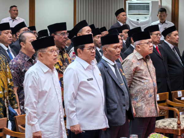 Pramono Anung dan Jusuf Kalla hadiri pelantikan KH Ma’mun Al Ayubi sebagai Ketua DMI DKI Jakarta 2025–2030, menekankan peran masjid sebagai pusat pendidikan, pemberdayaan umat, dan ketahanan sosial. Rabu, (11/2/2026).