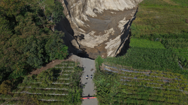 Foto udara sinkhole di Desa Pondok Balik, Kecamatan Ketol, Kabupaten Aceh Tengah, Aceh.( Dok. Satgas PRR/PU BWS)