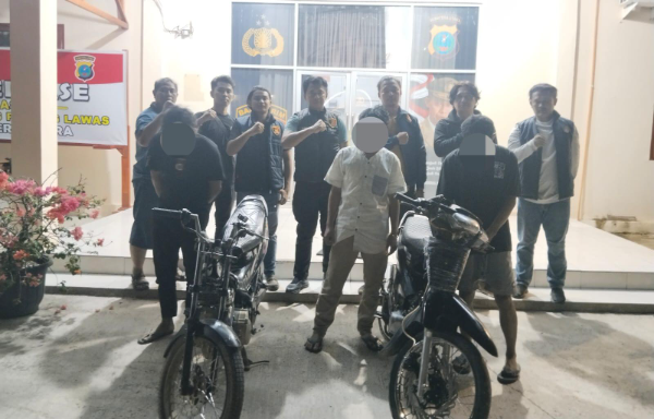 Tim URC Satreskrim Polres Padang Lawas menggelar patroli dini hari dan mengamankan tiga remaja bersama dua sepeda motor yang menggunakan knalpot tidak standar di sejumlah wilayah Kabupaten Padang Lawas, Minggu (6/9/2026).