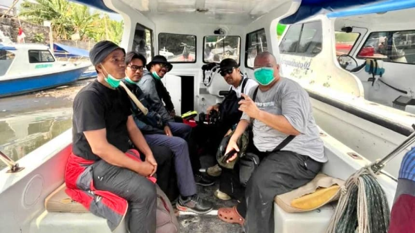 Hari ketiga pencarian rombongan wartawan yang hilang kontak saat meliput aktivitas erupsi Gunung Anak Krakatau. Tim SAR memperluas penyisiran hingga perairan dekat Lampung.