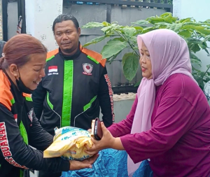 Maknai Isra Mi’raj, Media Sudut Pandang Berbagi Jumat Berkah untuk Ojol Jakarta Timur