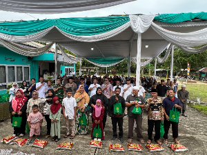 PTPN IV PalmCo Regional VII Salurkan Bantuan Sembako Ramadan untuk Warga Natar, Lampung
