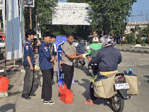 Polda Banten dan Permikomnas Banten Tebar Takjil Ramadan 1447 H di Kota Serang, Perkuat Sinergi Polisi, Mahasiswa dan Masyarakat