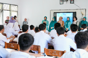 Ketum TP PKK Tri Tito Karnavian Ajak Siswa SMAN 9 Gowa Tingkatkan Skill dan Percaya Diri