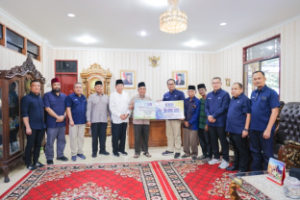 PTPN IV Regional III Perkuat Sinergi dengan LAM Riau, Salurkan Hewan Kurban dan Bantuan Sosial