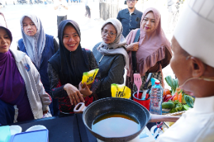 Bazar Minyak Goreng PalmCo Diserbu Warga, 600 Kemasan Ludes dalam 1 Jam