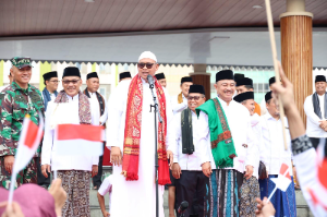 Tri Adhianto dan Haris Bobihoe Bersama ribuan Massa Ikuti Pawai Muharram 1448 Hijriyah