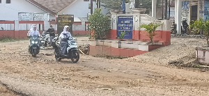 Jalan Gunungkencana–Cirinten Lebak Rusak Parah, Warga Khawatir Keselamatan Pengendara